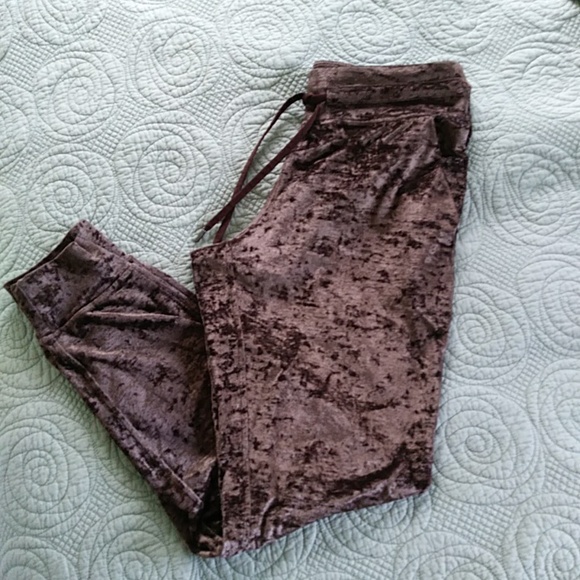 Lululemon Ready to Crush, Velvet Joggers - Picture 4 of 10